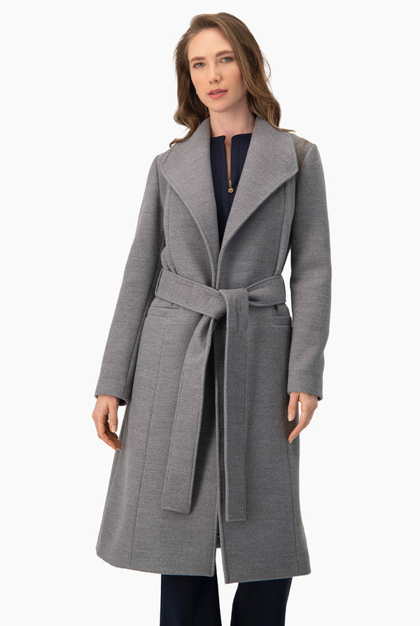 Abrigo largo gris con cinta