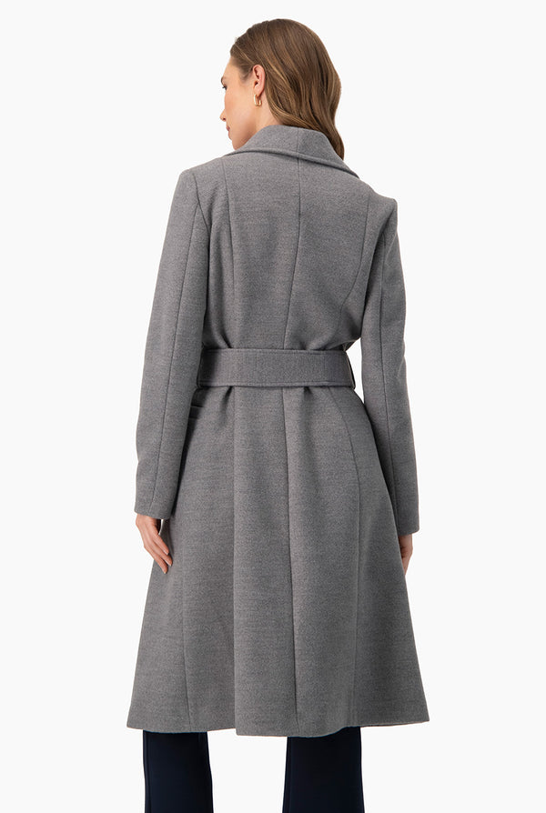 Abrigo largo gris con cinta
