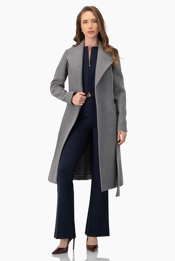 Abrigo largo gris con cinta