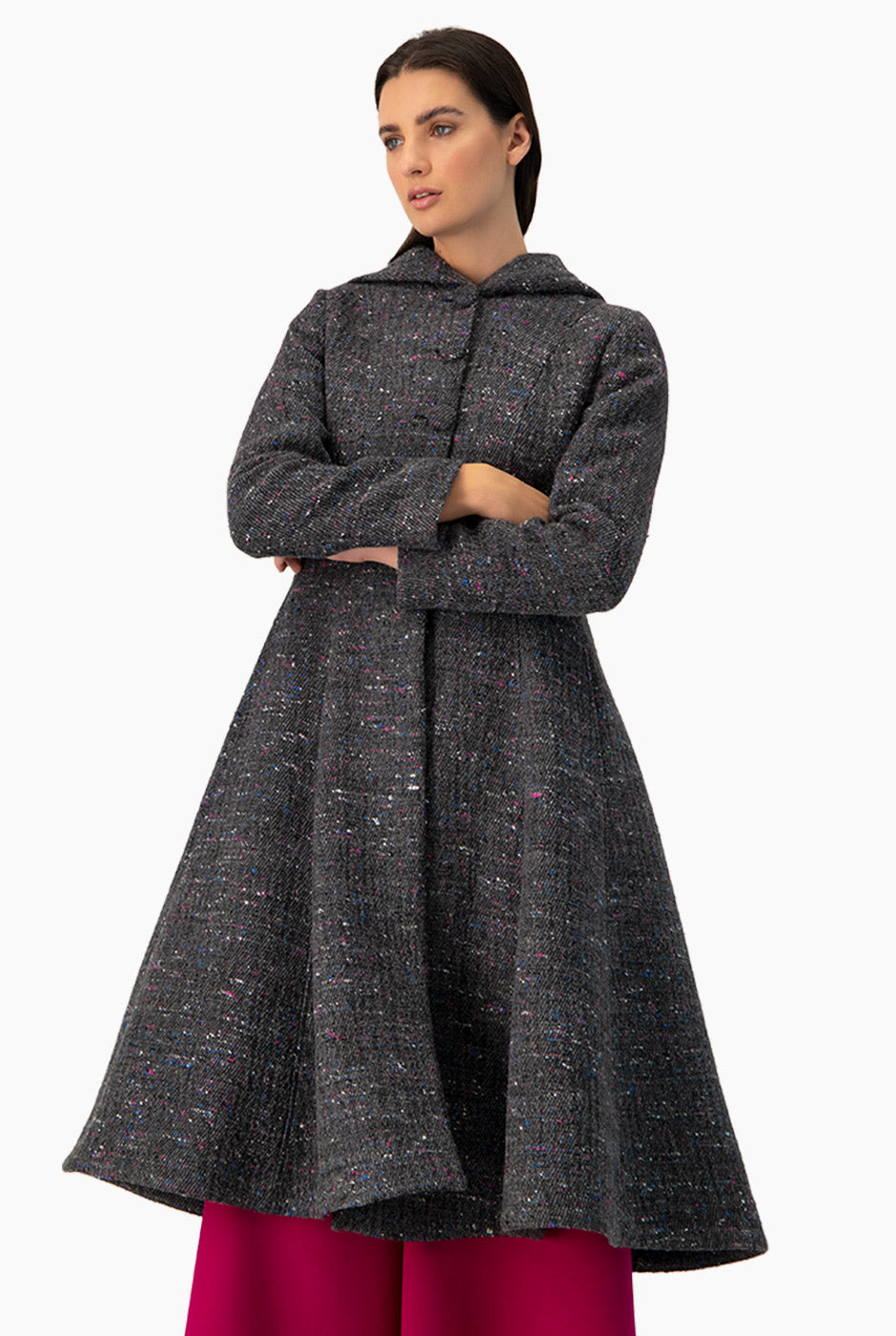 Abrigo largo gris de lana con capucha y botones frontales