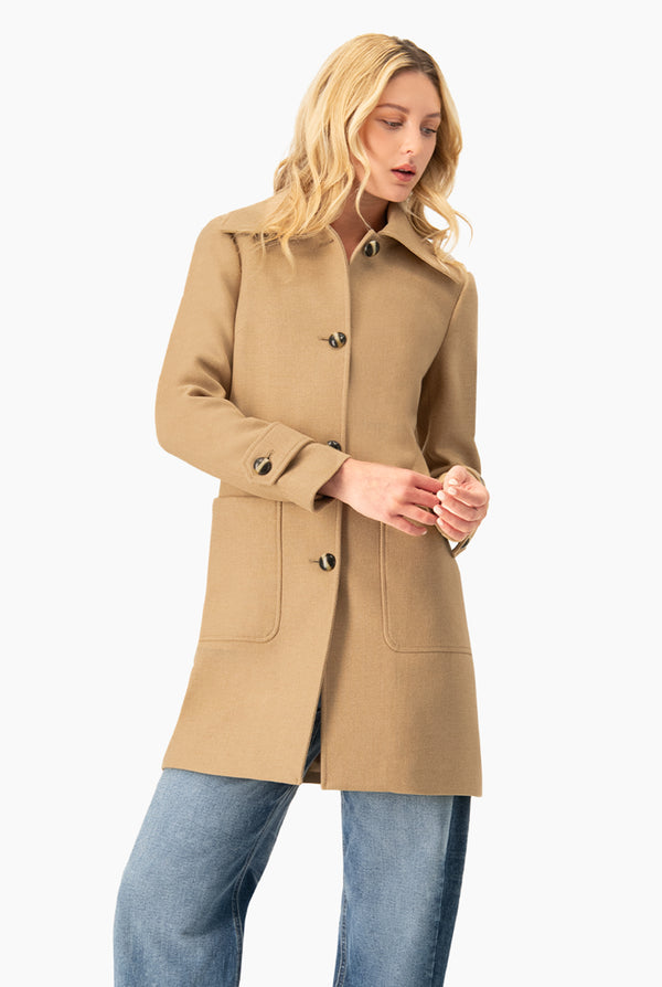 Abrigo liso con bolsillos y botones