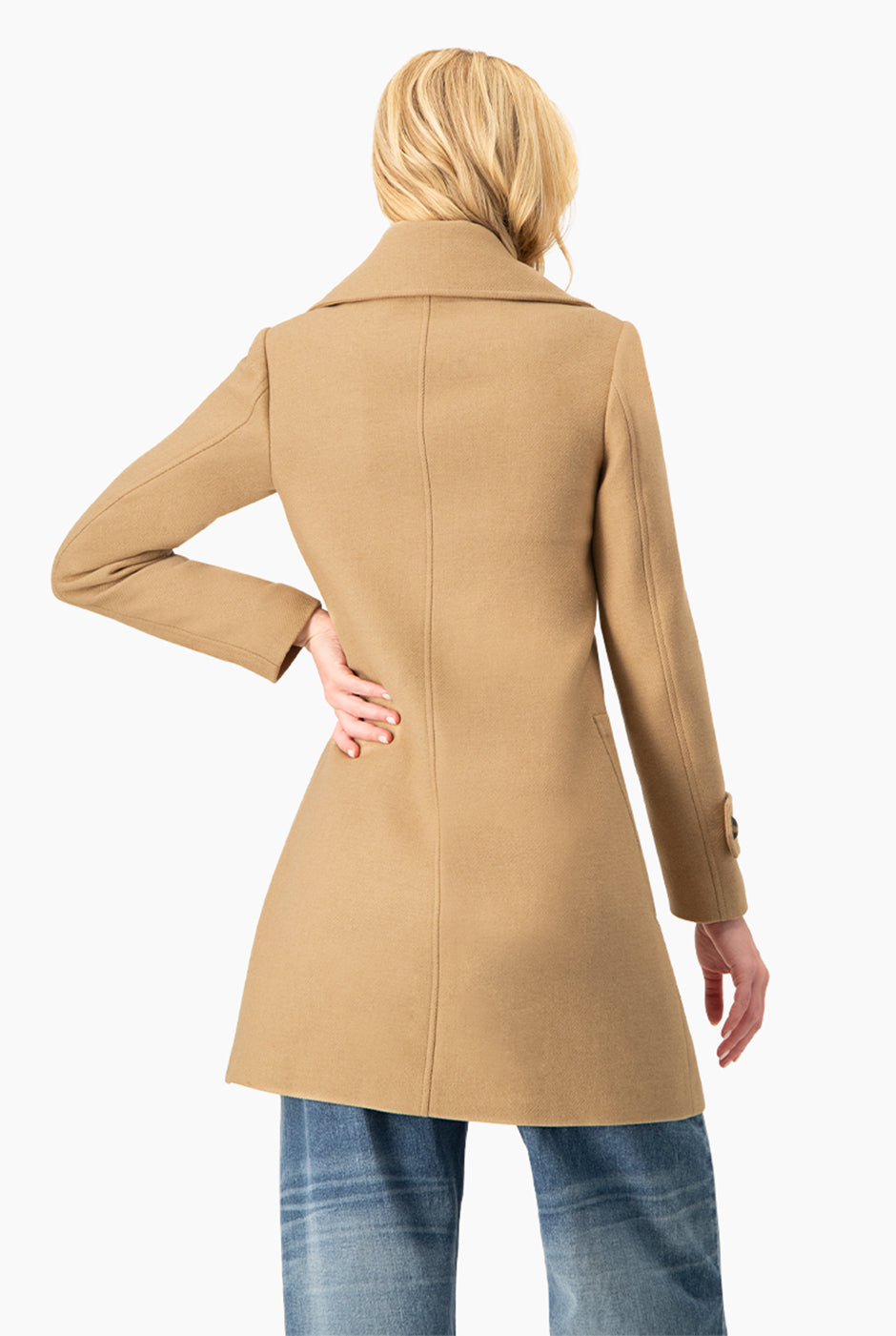 Abrigo liso con bolsillos y botones