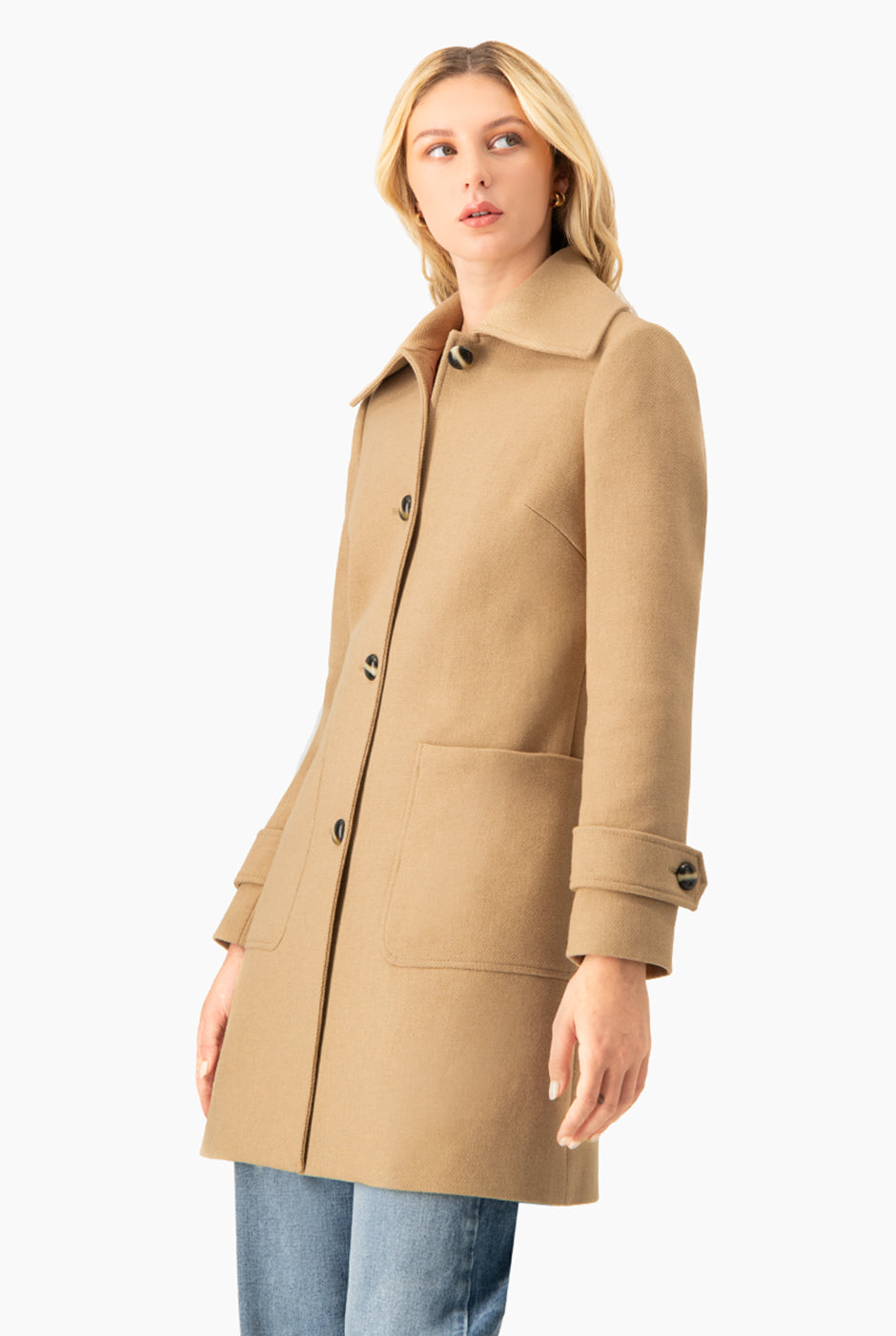 Abrigo liso con bolsillos y botones