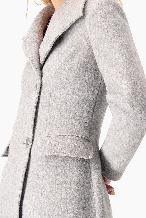 Abrigo largo liso de cuello alto