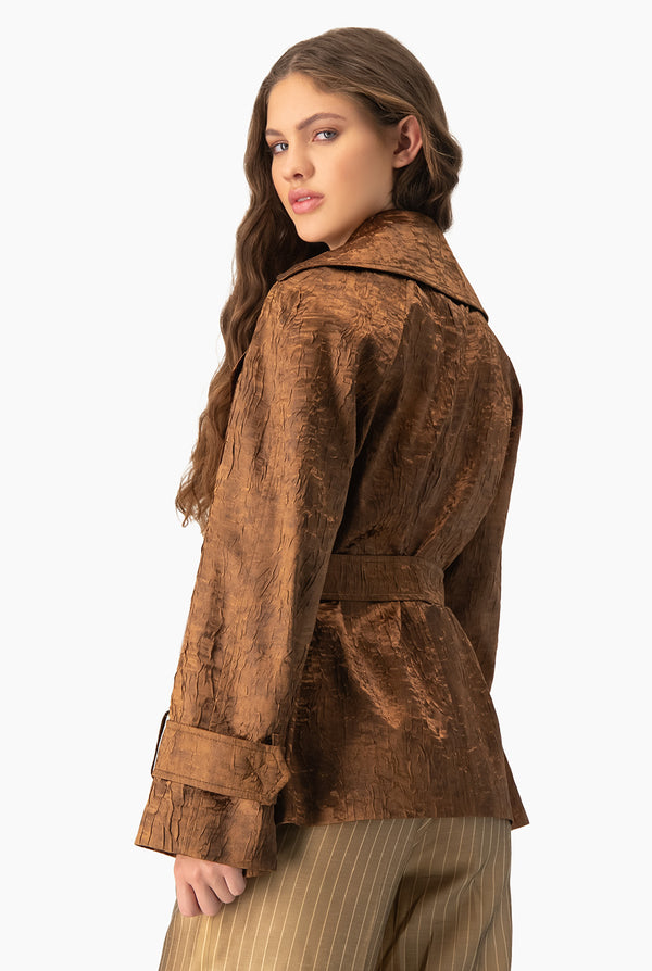 Trench cruzado con cinta