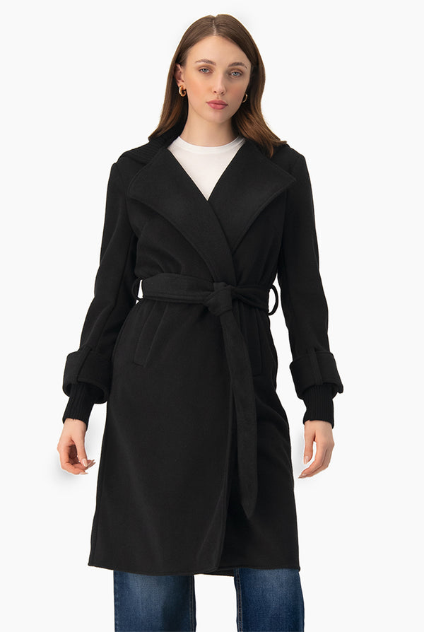 Abrigo corto cruzado con capucha