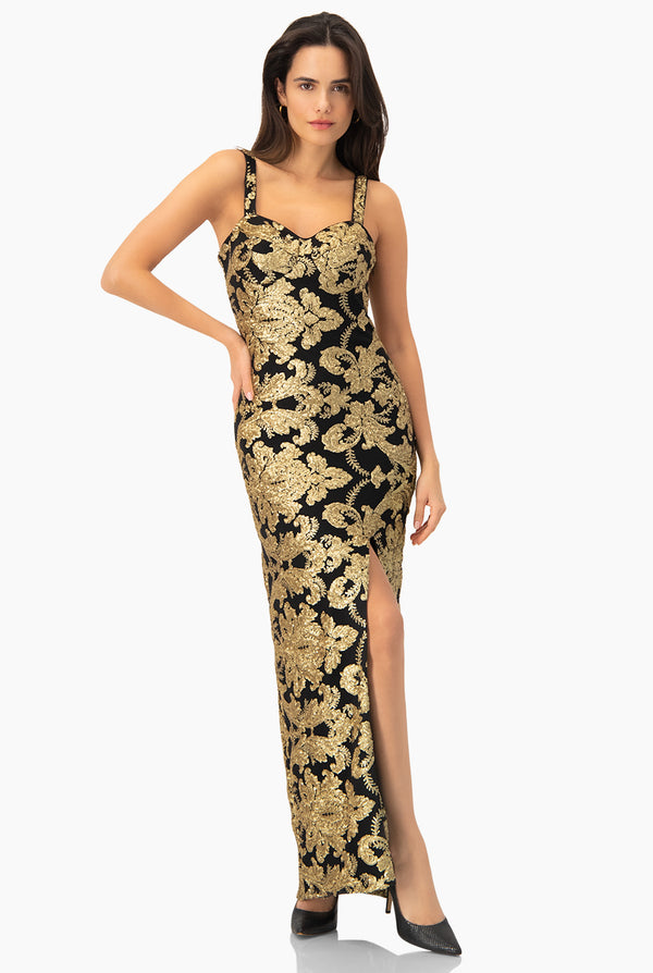 Vestido largo y lentejuelas dorada