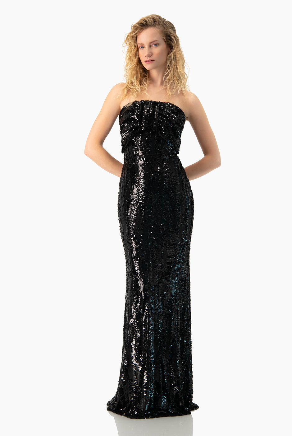 Vestido largo strapless negro con lentejuelas