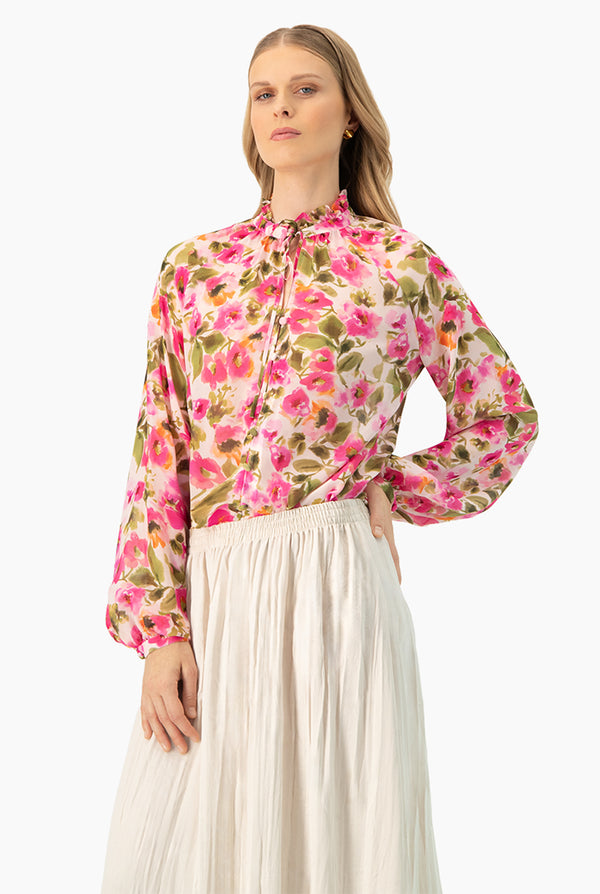 Blusa de cuello alto con cinta