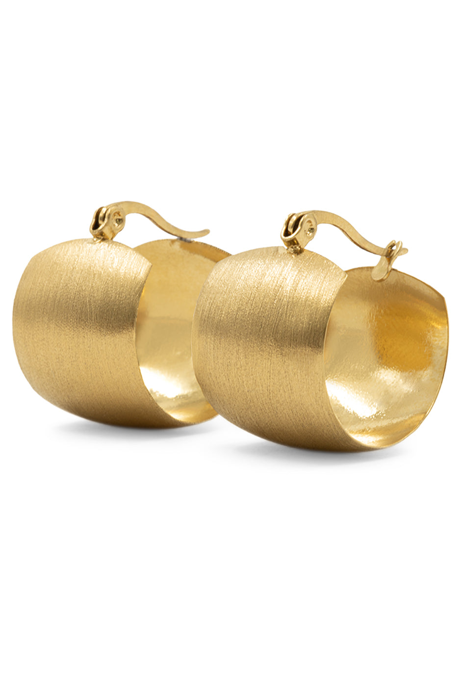 Aretes dorados de aro grueso con textura elegante