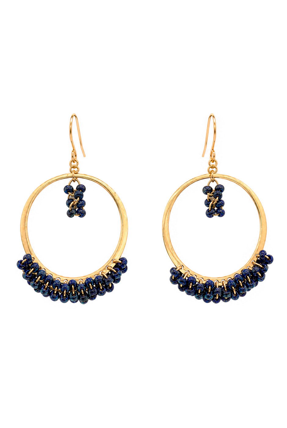 Aretes de aro dorados con cuentas azules colgantes