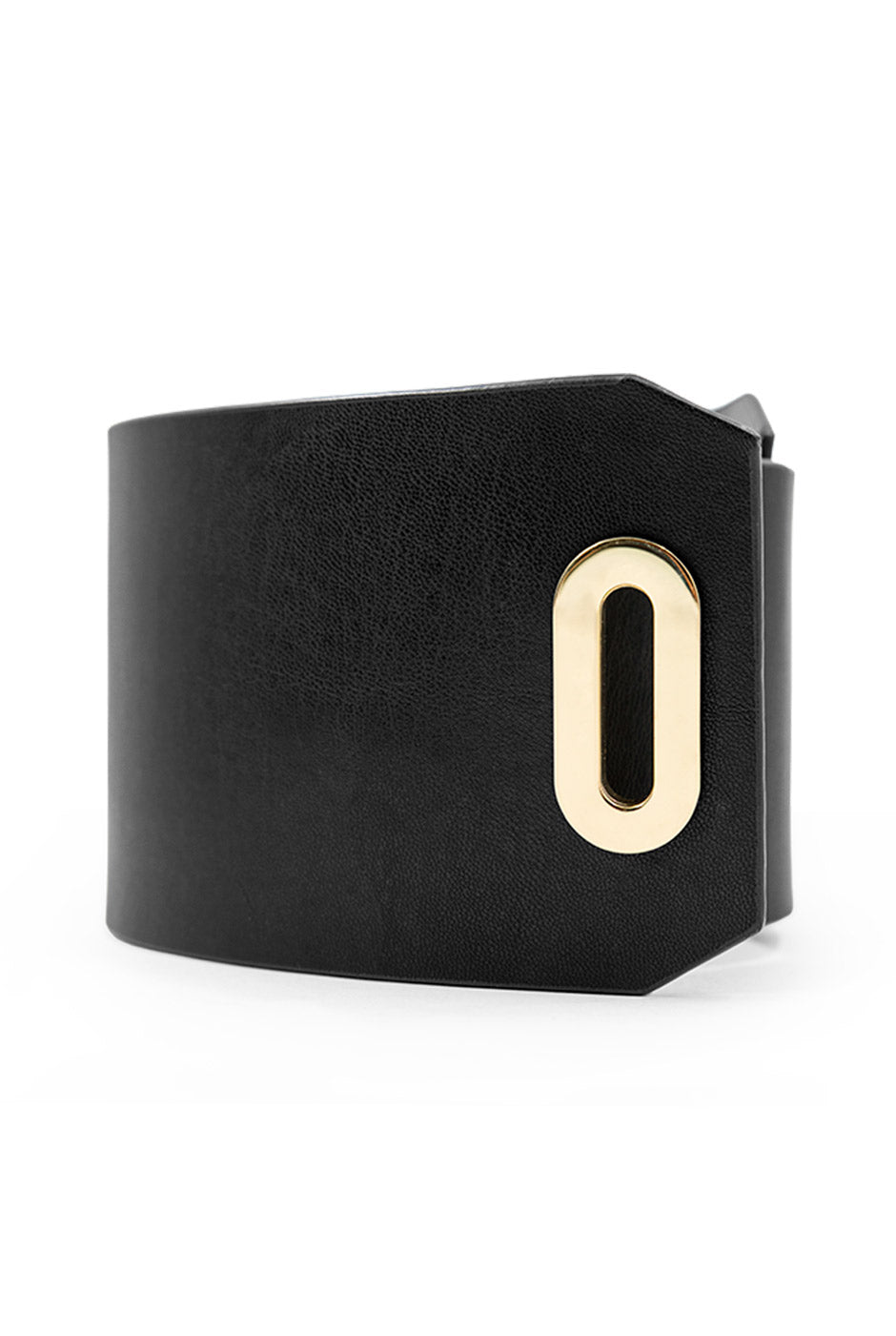 Cinturón negro en ecopiel con hebilla dorada