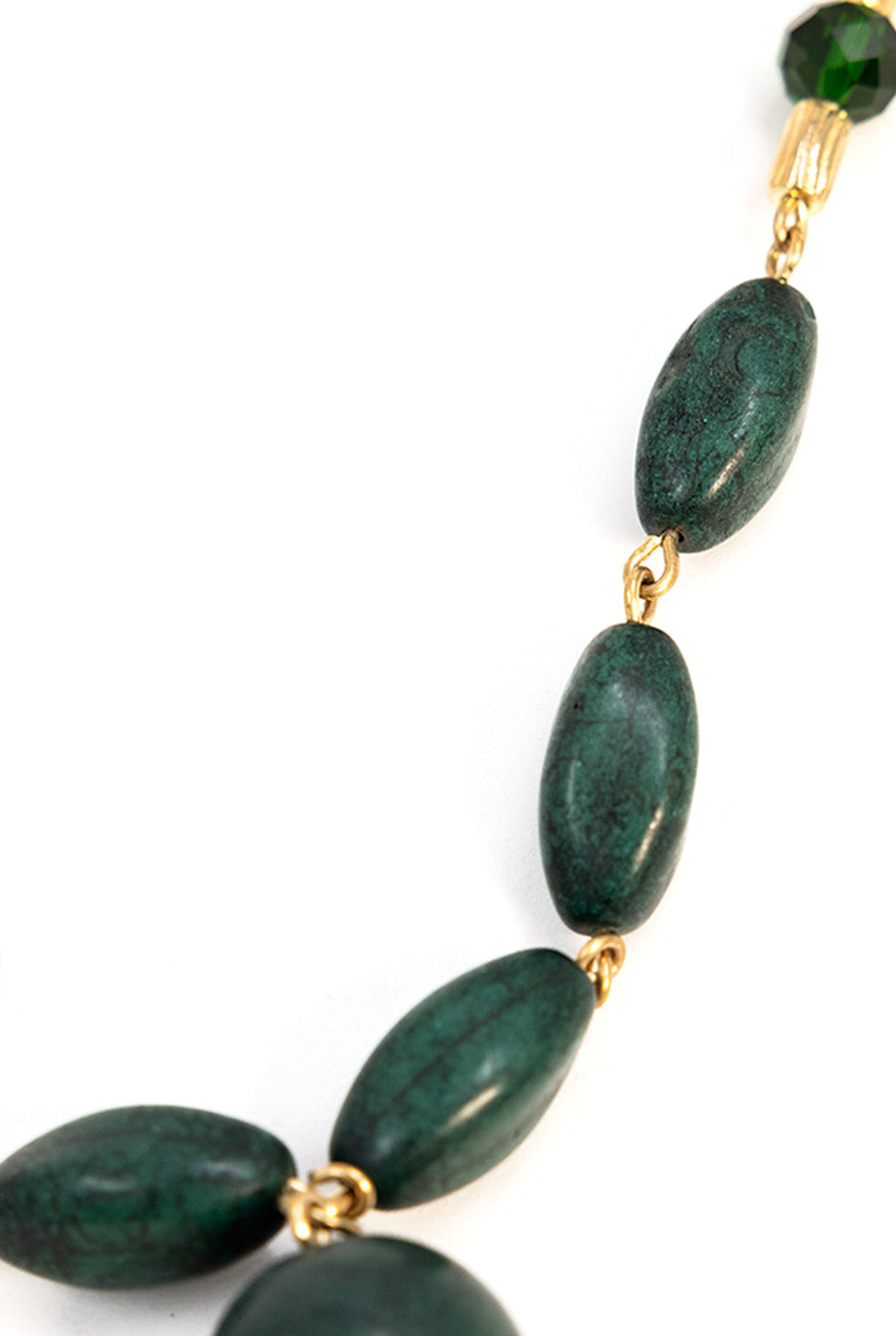 Maxi Collar Golden con cuentas verdes y dije dorado