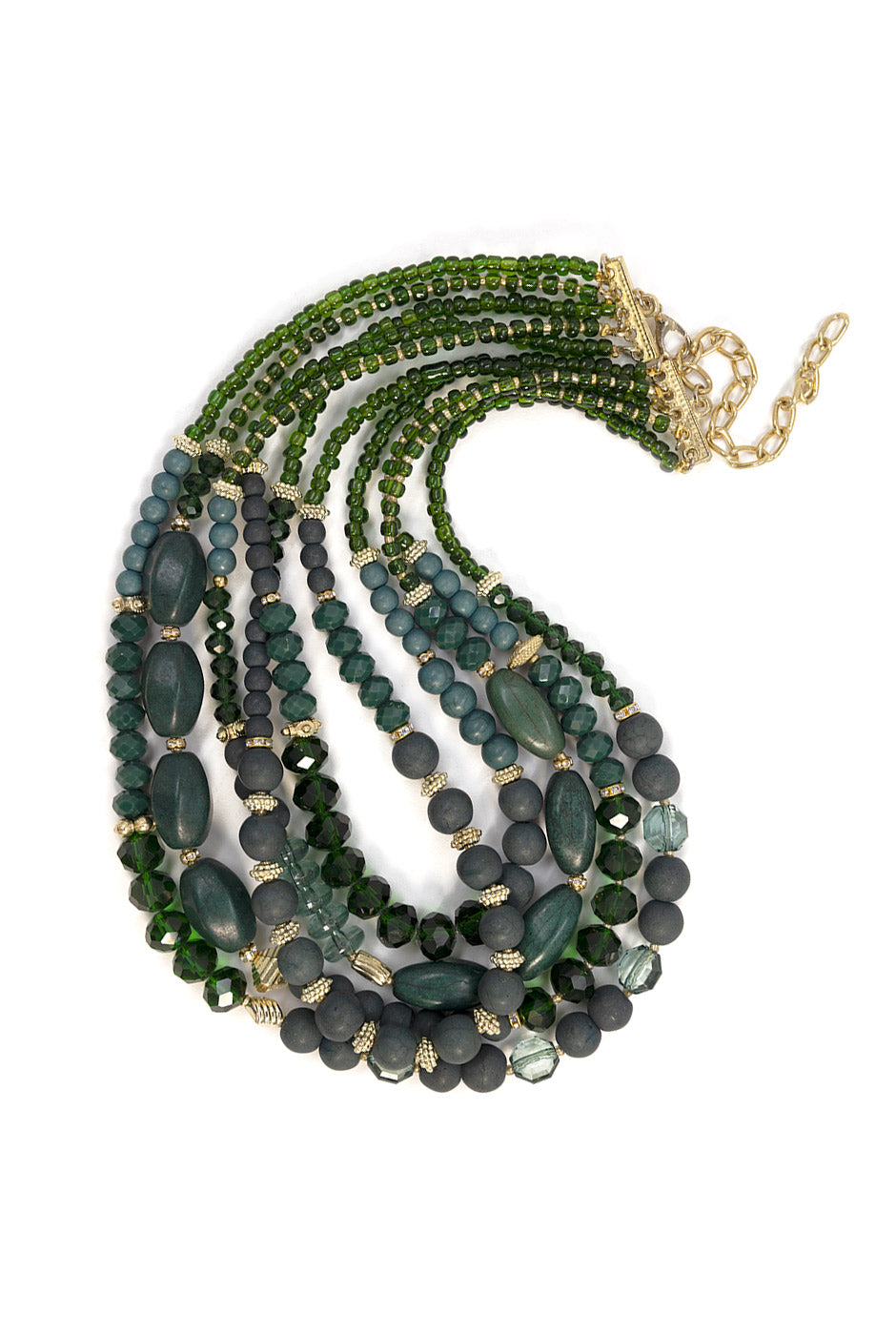 Collar multicapa verde esmeralda con cuentas mixtas y detalles dorados