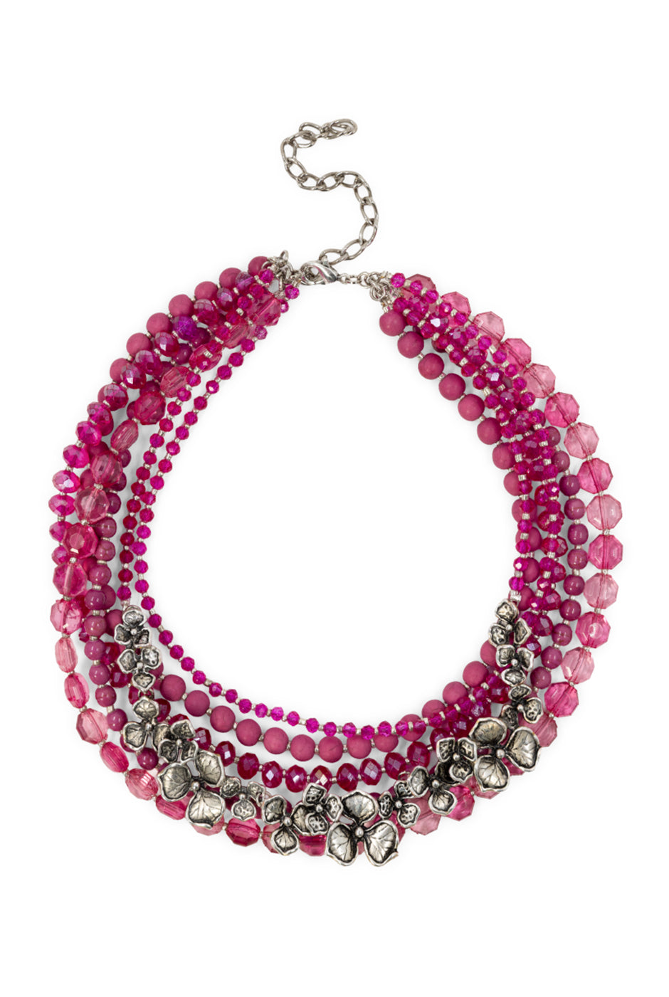 Collar de hilos con abalorios y dijes florales en fucsia