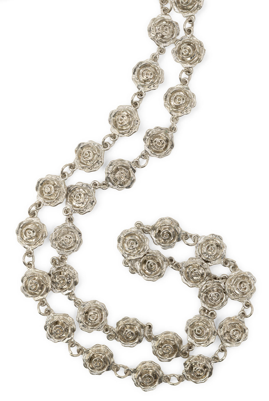 Collar largo plateado con rosas