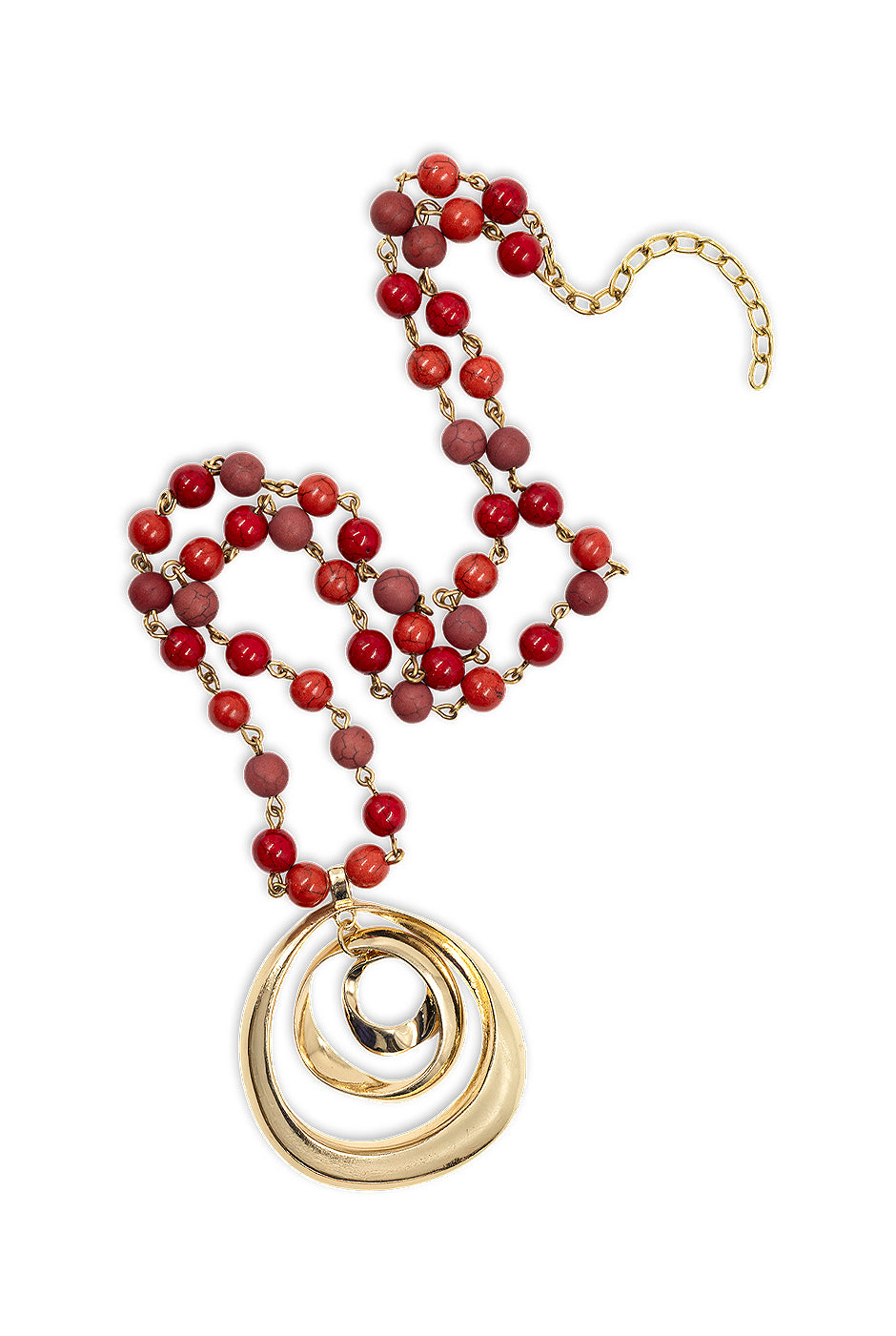 Collar largo rojo con abalorios y aros dorados colgantes