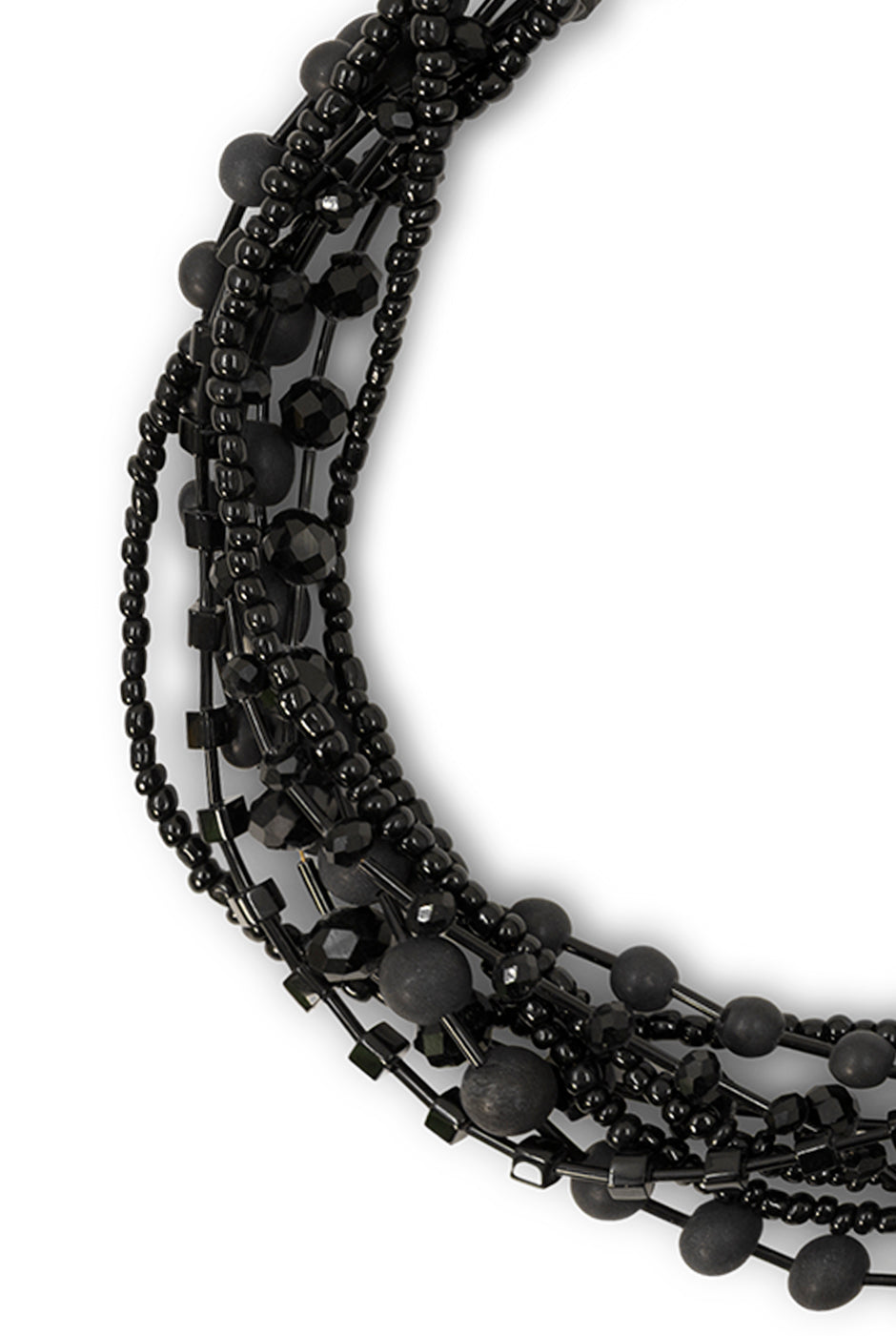 Collar MultiCapas elegante con cuentas negras y broche dorado.