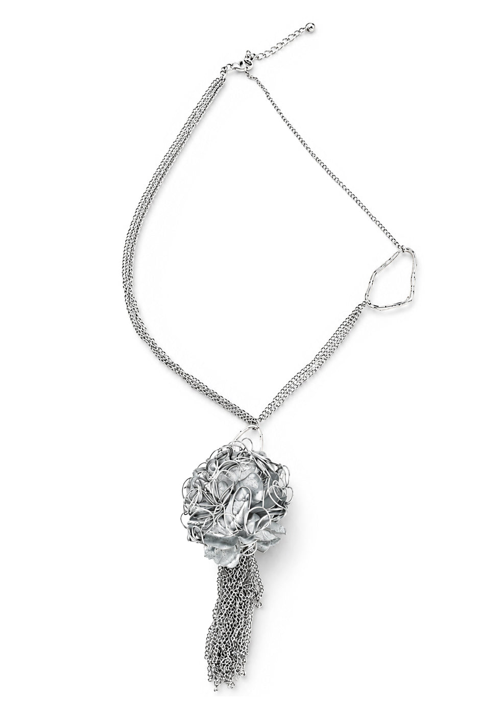 Collar plateado con flor de mesh y cadenas colgantes