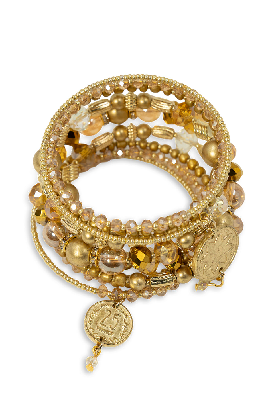 Pulsera dorada envolvente con cuentas y borlas estilo bohemio.