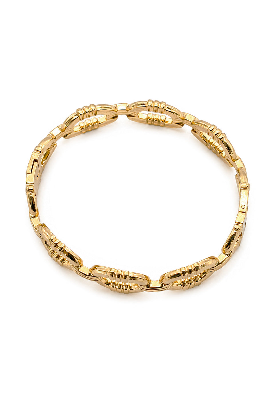 Brazalete dorado con diseño de eslabones elegantes