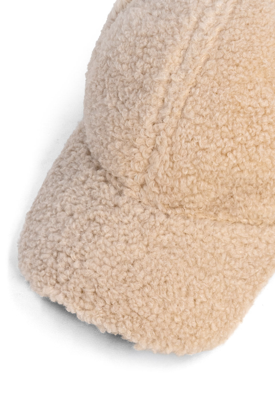 Gorra Teddy afelpada color natural con visera acanalada