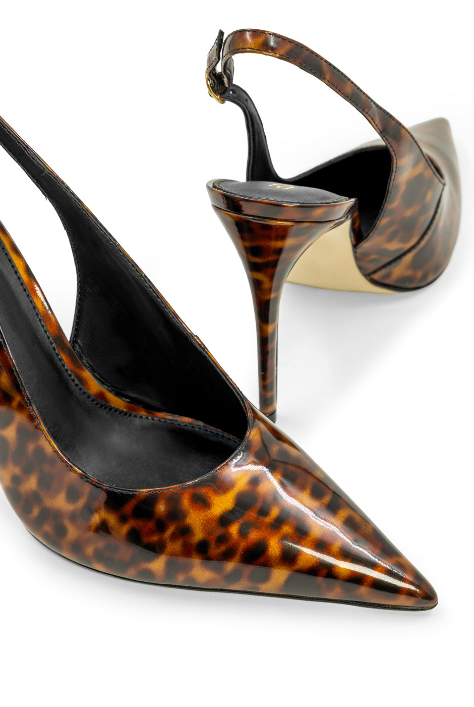 Zapatilla Carey con tacón stiletto, color café y acabado charol