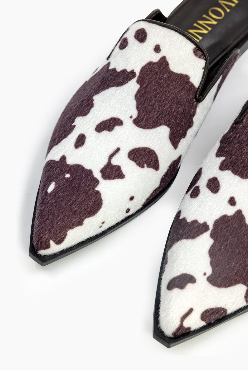 Chinela destalonada con estampado animal texturizado