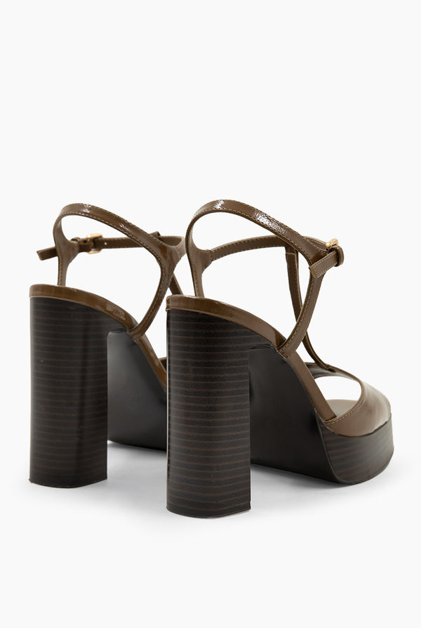 Sandalia Charol Toffee