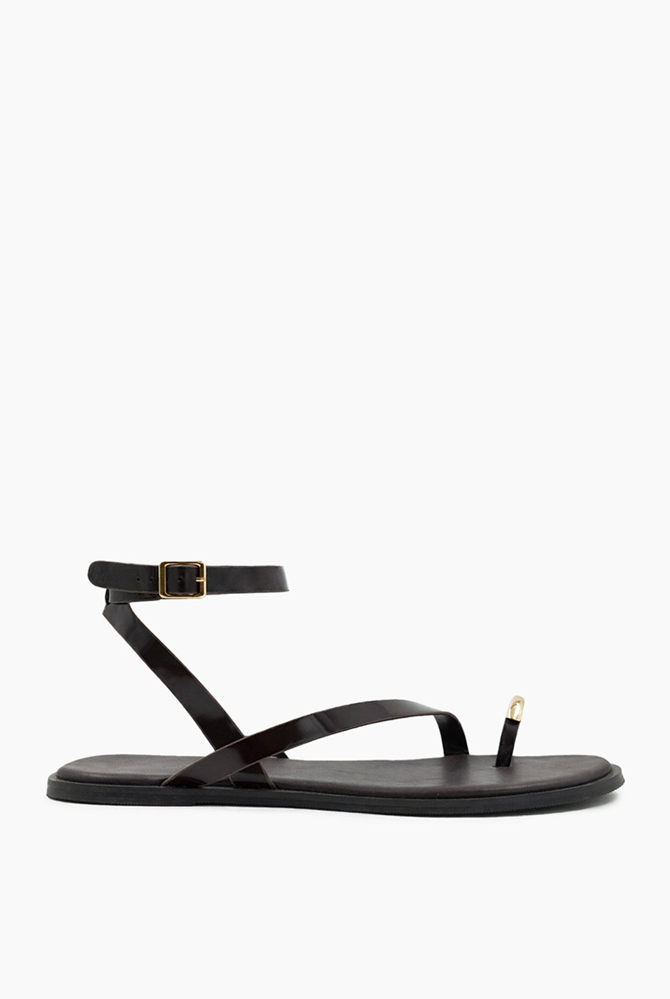Sandalia Ring de cuero café con anillo metálico y ankle strap