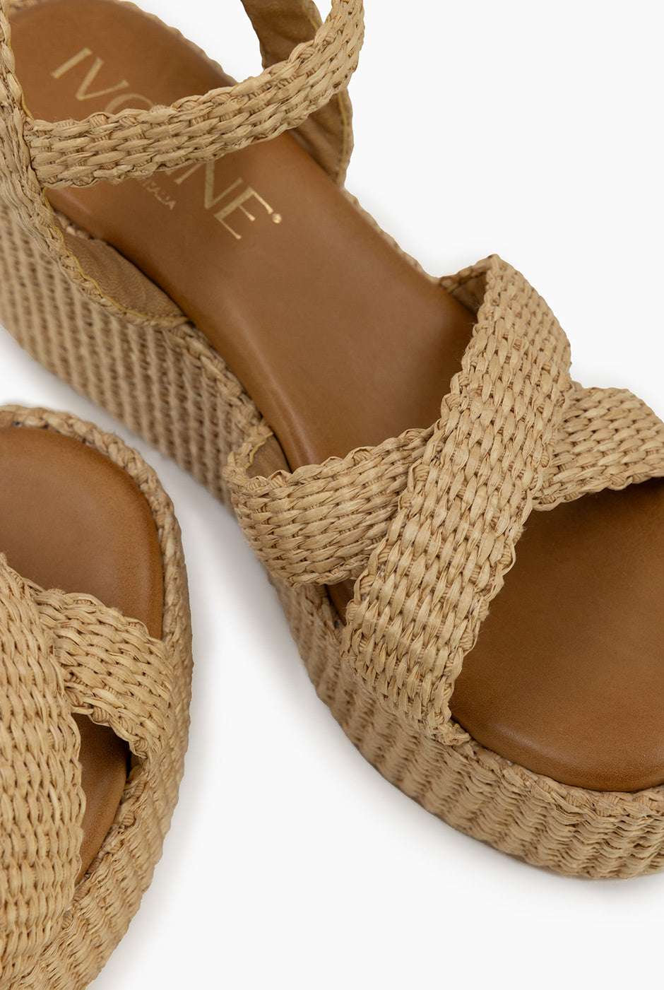 Sandalia plataforma natural de yute con tiras cruzadas