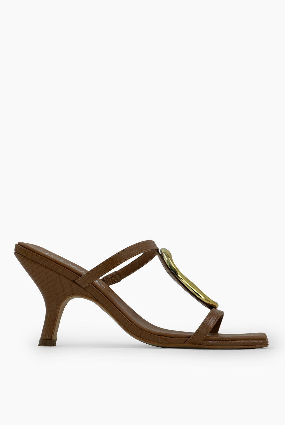 Sandalia Golden Hoop de cuero café con aro dorado y tacón de 8 cm