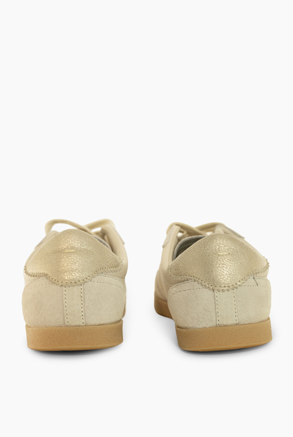 Tenis Flat beige con cordones y paneles de gamuza y cuero