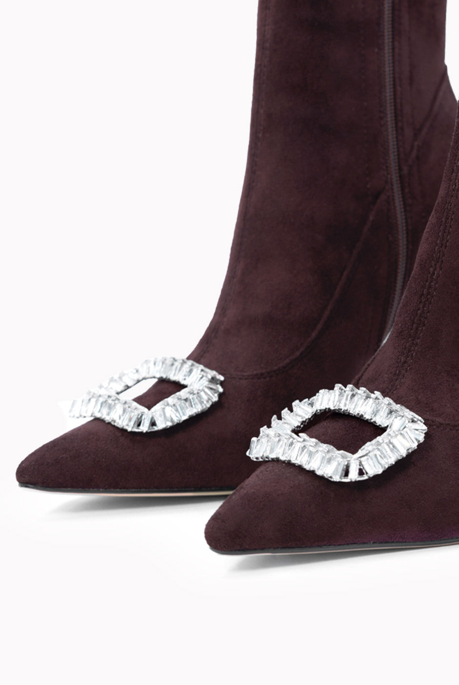 Botín Sock Suede vino con tacón stiletto y pedrería