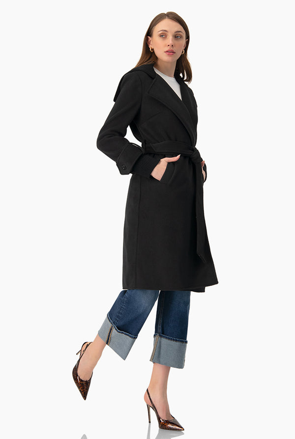 Abrigo corto cruzado con capucha