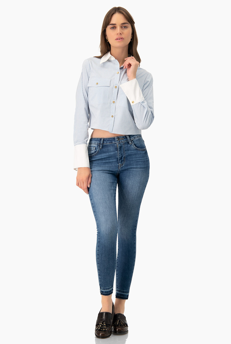 Jeans skinny de un boton frontal