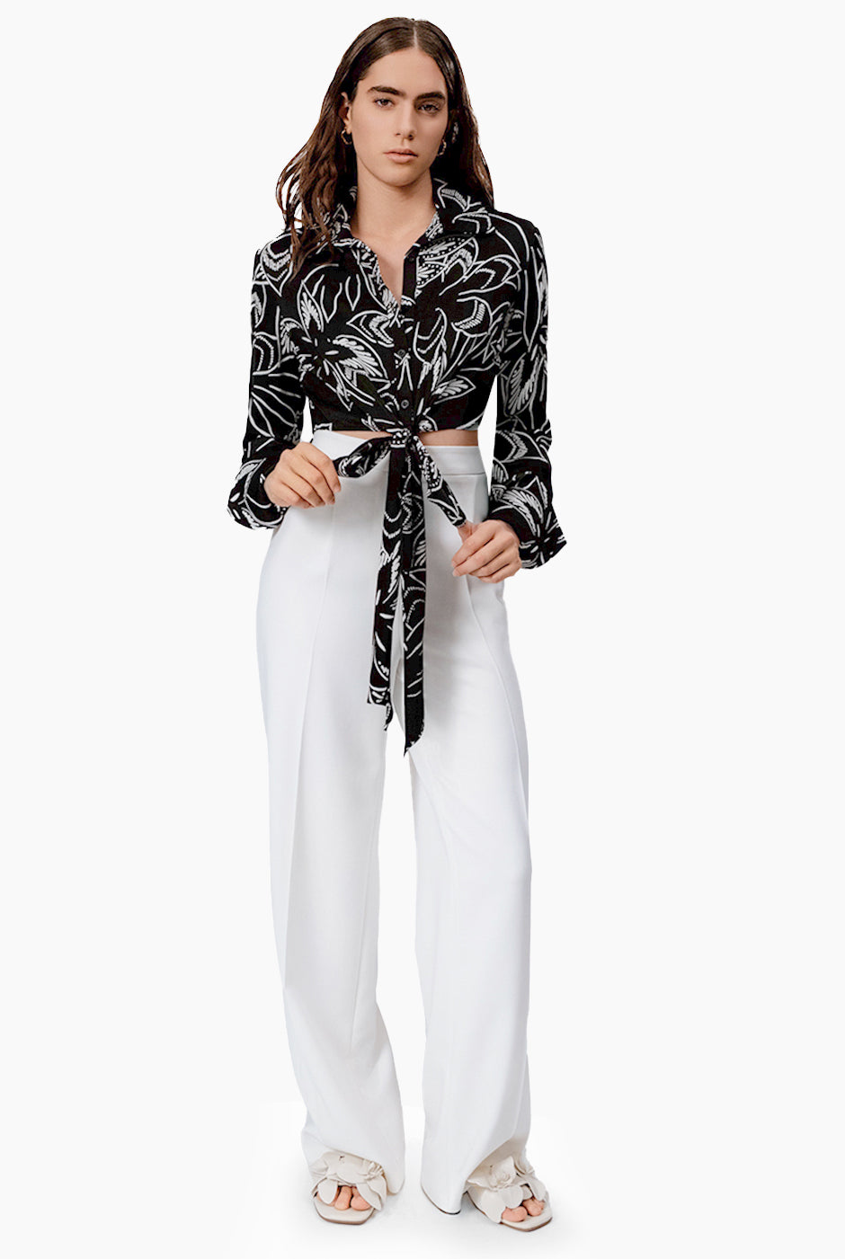 Pantalon sastreado y pierna ancha