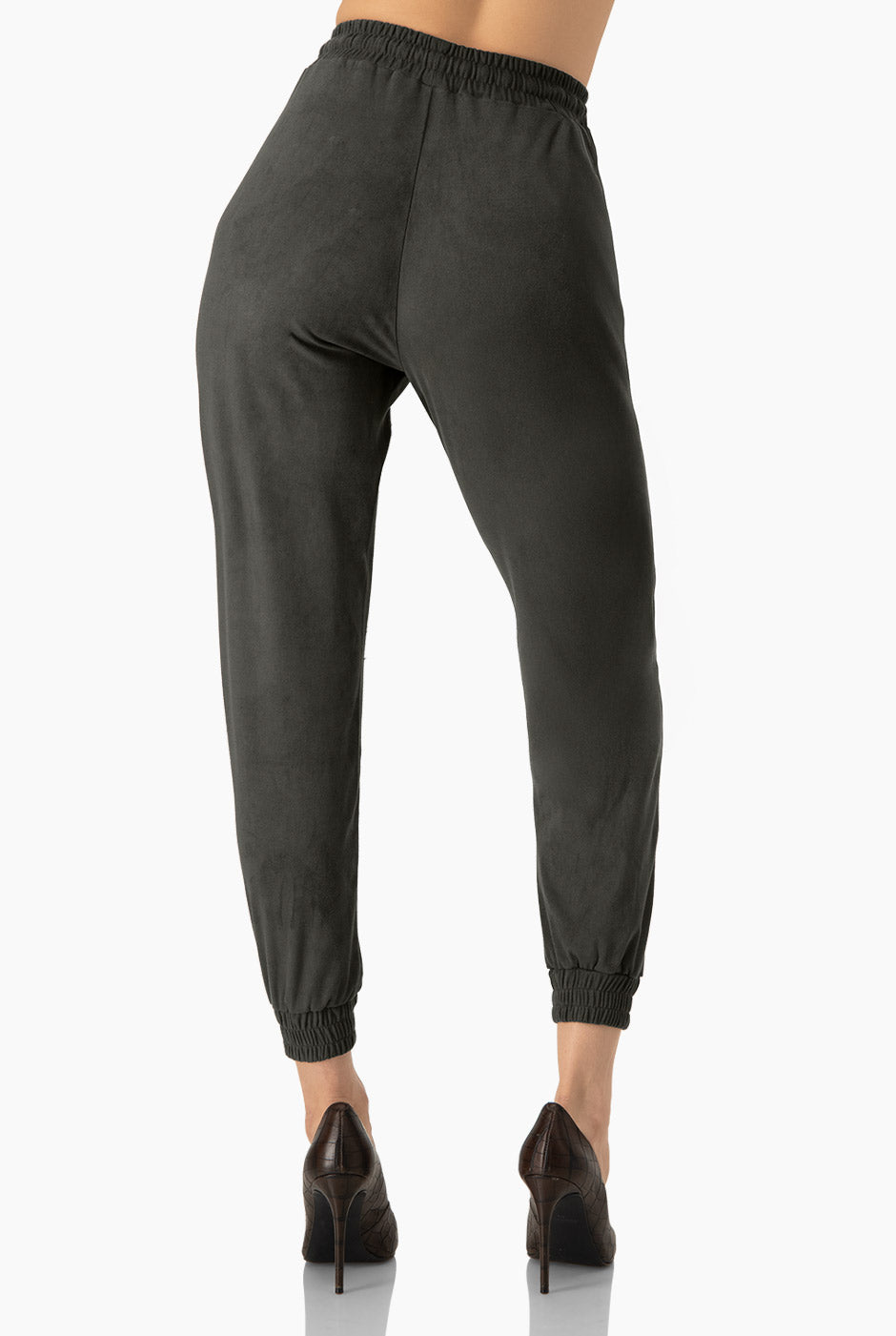 Pantalón Jogger Suede verde con pretina ajustable y bolsillos