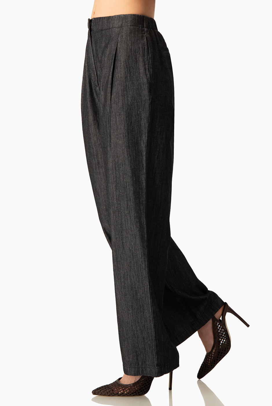 Pantalón Dark Denim negro con pinzas y pretina elástica