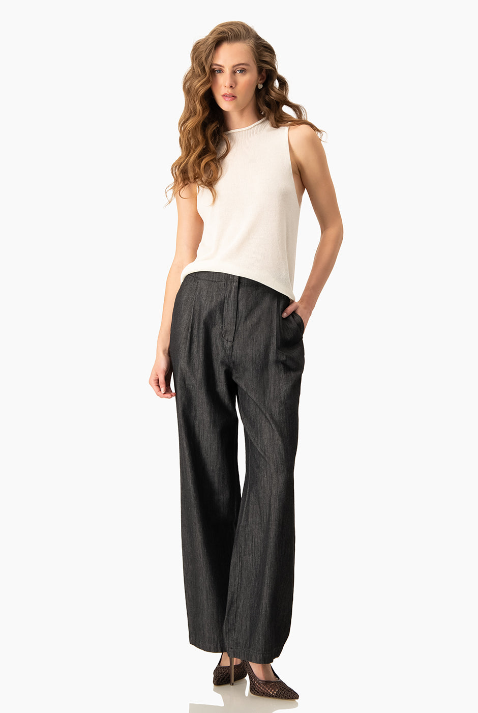 Pantalón Dark Denim negro con pinzas y pretina elástica