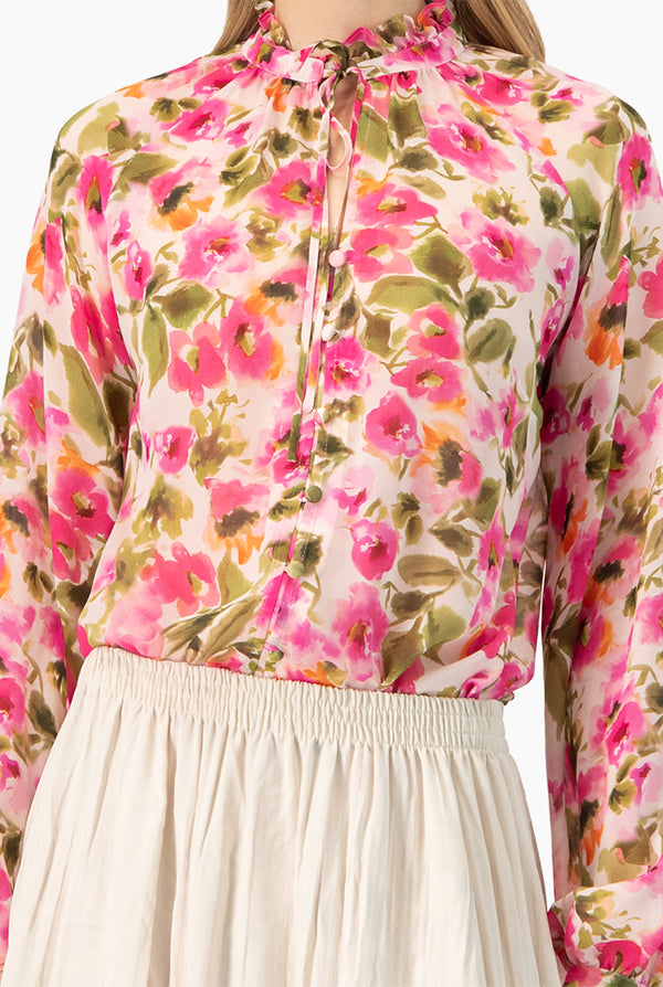 Blusa de cuello alto con cinta