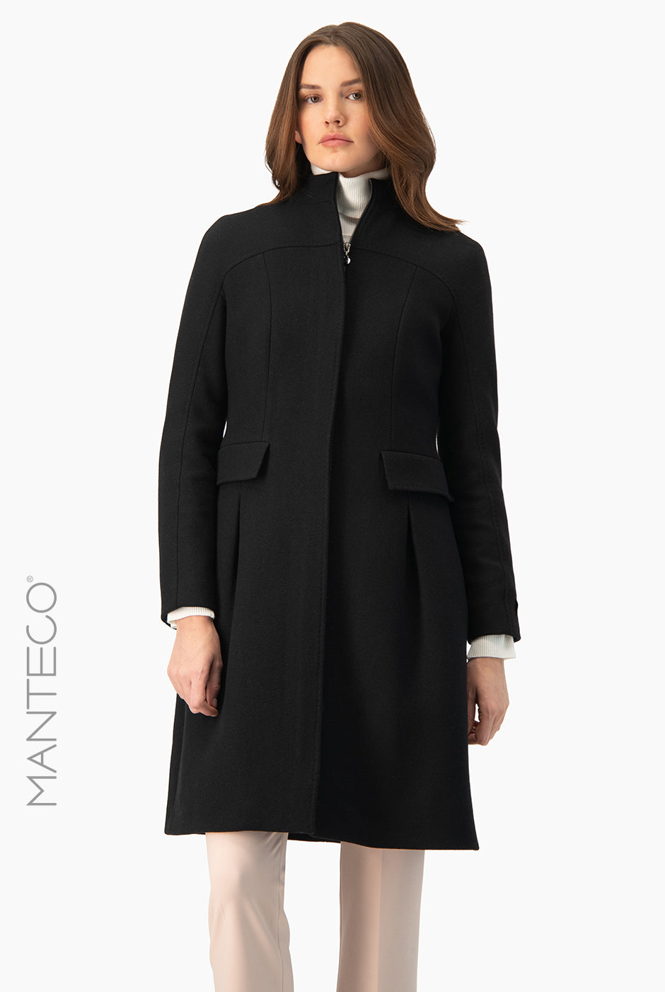 Abrigo negro cuello alto Ivonne
