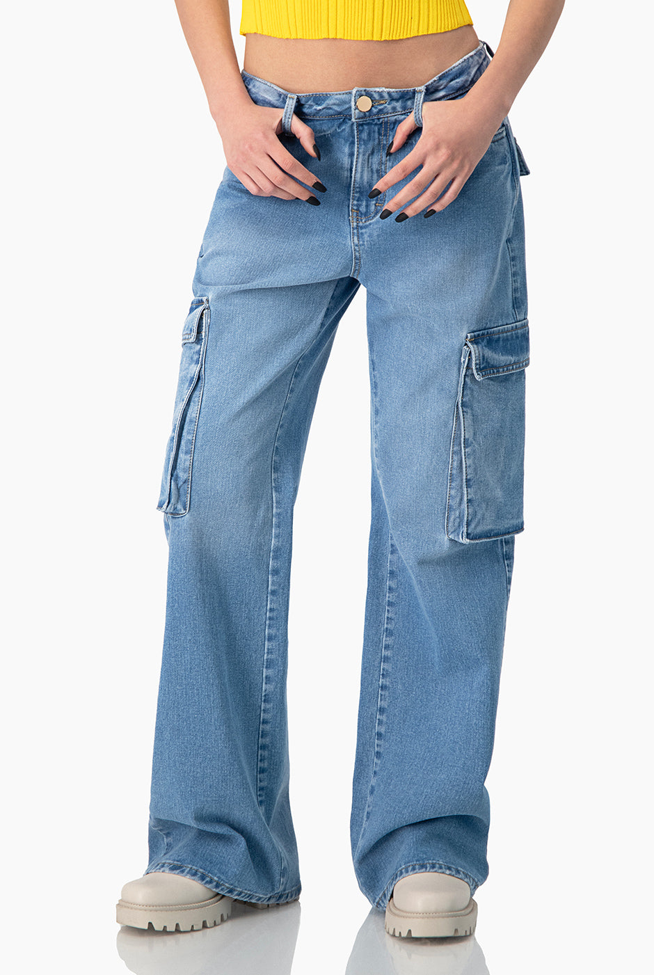 Jeans cargo con bolsillos de cartera