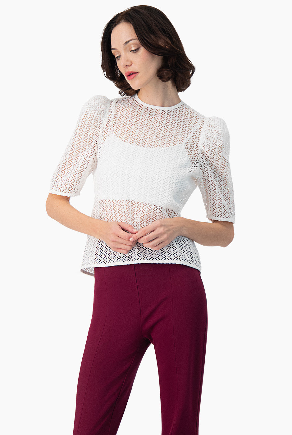 Blusa corta con cuello redondo y manga corta