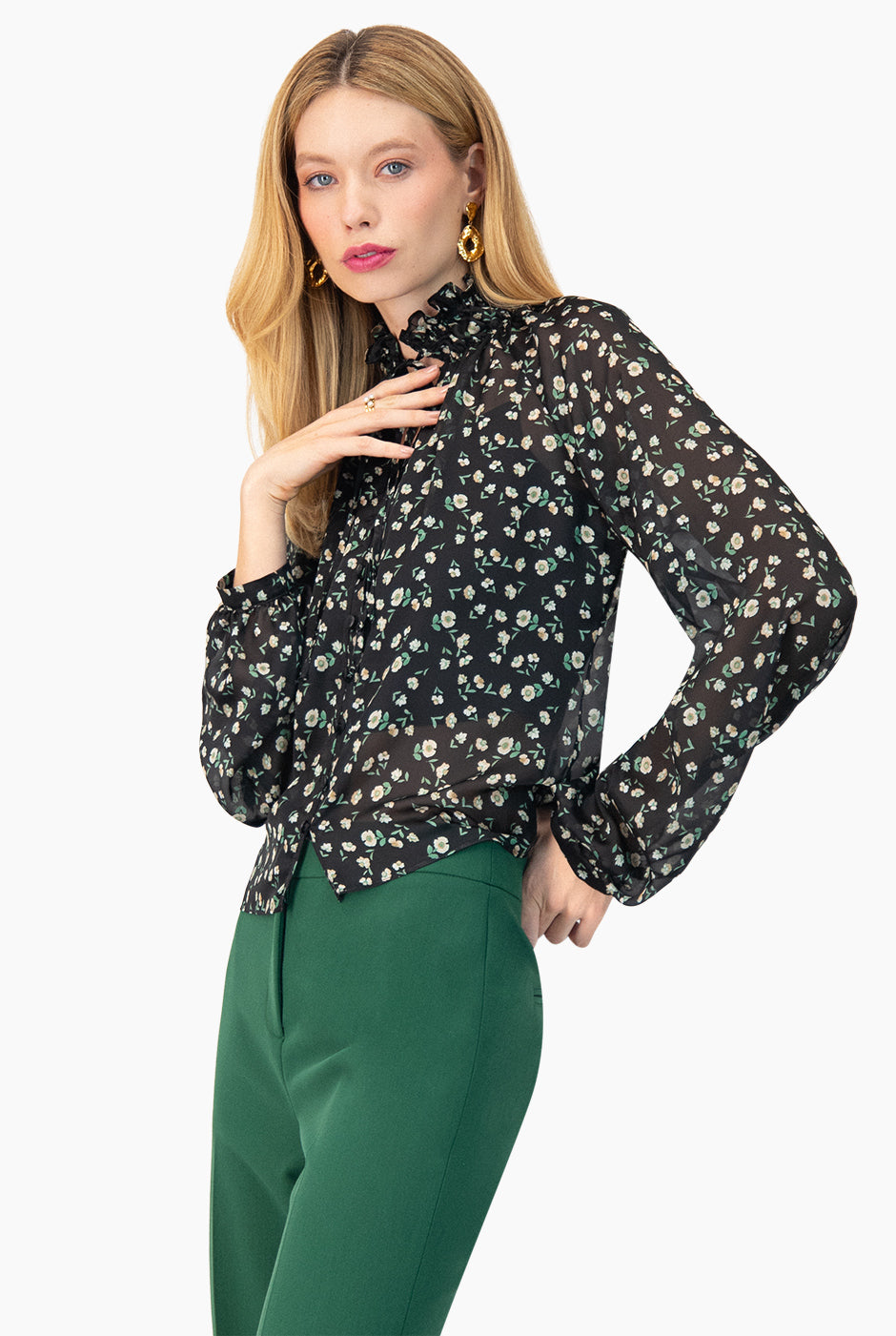 Blusa estampada de cuello alto y botones frontales