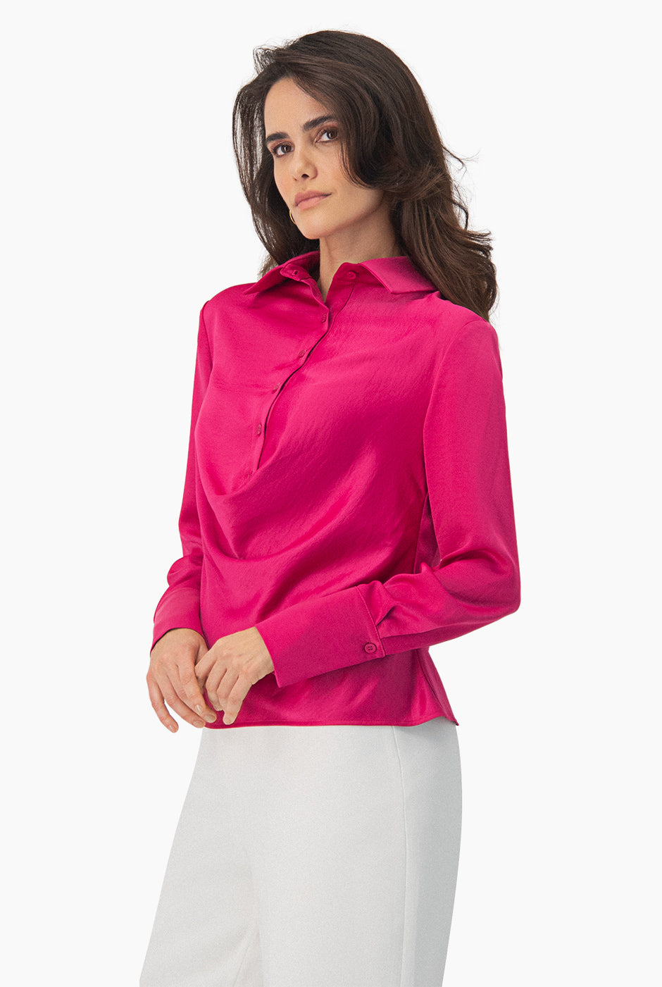 Blusa fucsia de cuello camisero