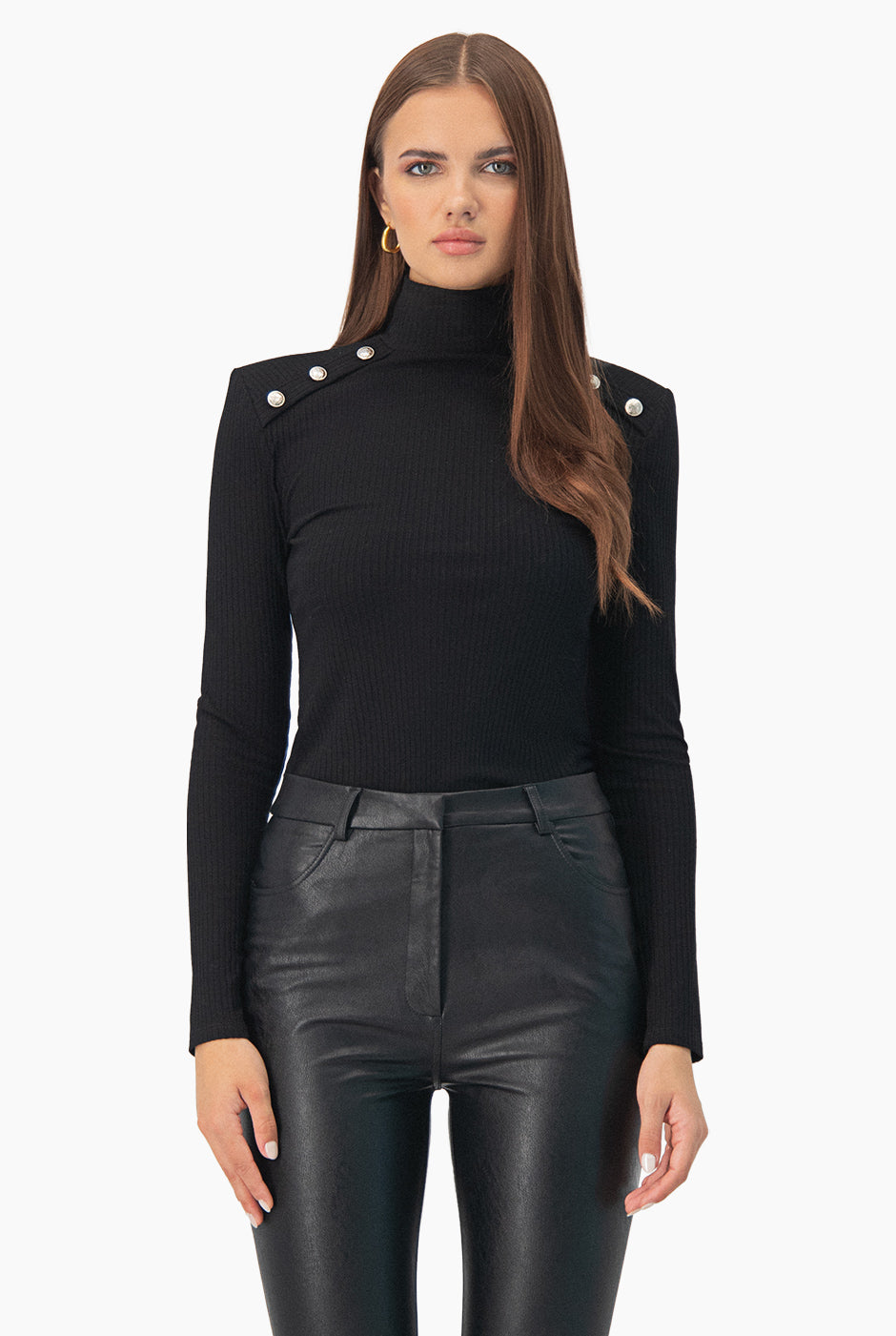 Blusa negra recta de cuello alto