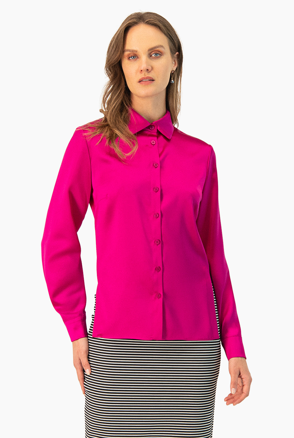 Blusa camisera en tono fucsia