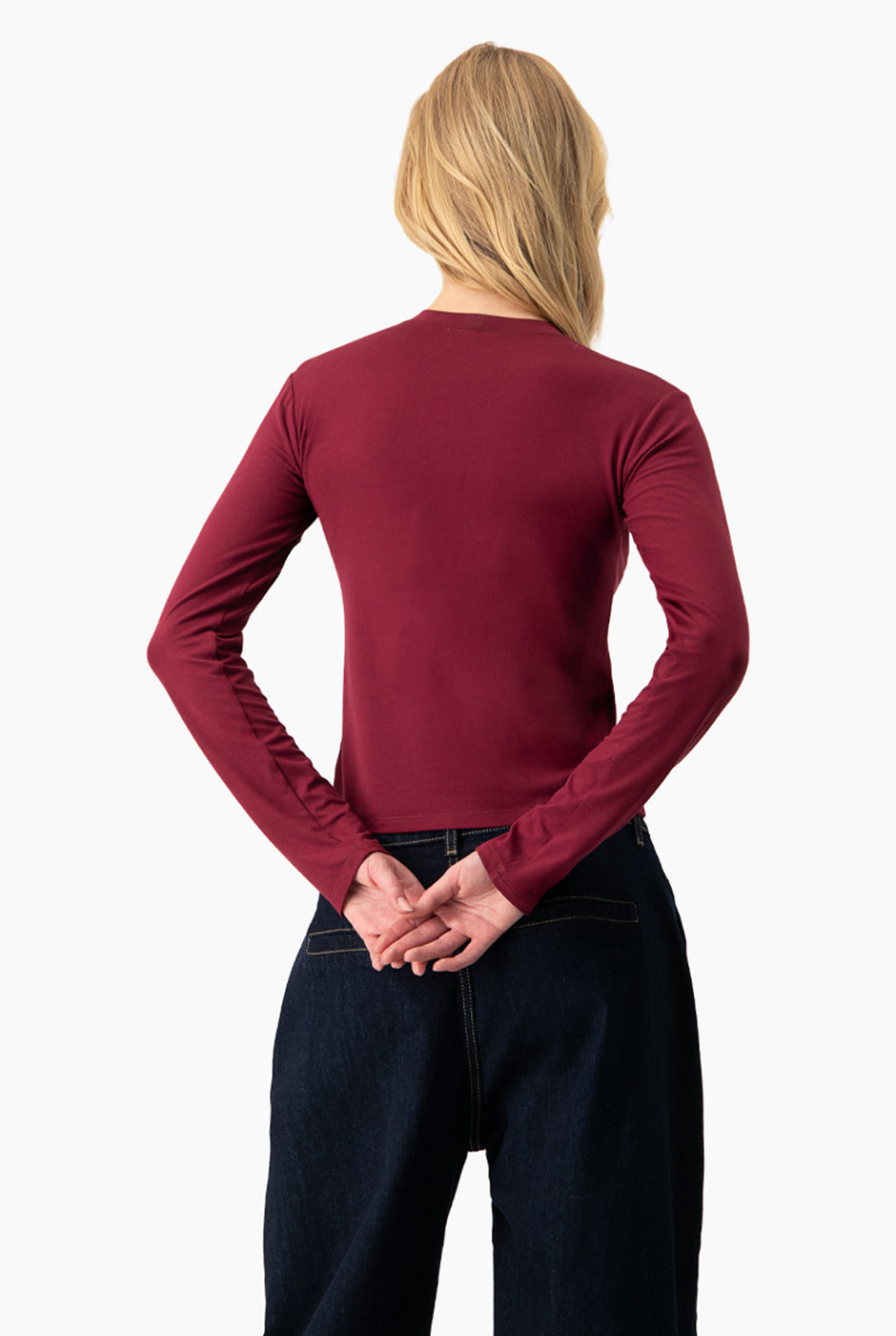 Playera básica recta manga larga color vino.