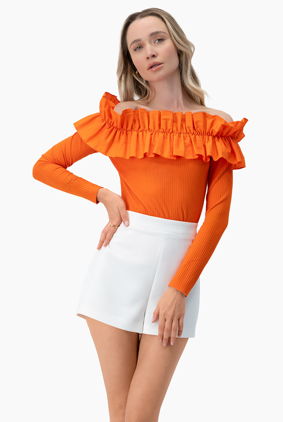 Blusa recta naranja y manga larga